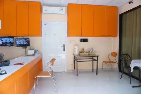 Jirasin & Apartment - 11