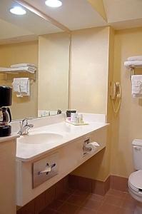Super 8 By Wyndham/Dfw Apt/North - 38