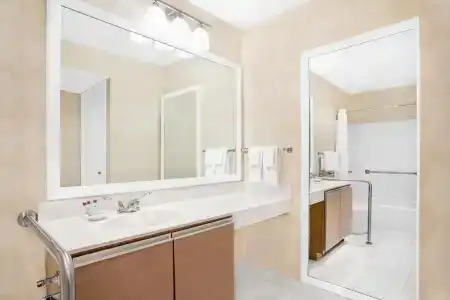 Hawthorn Suites - 28