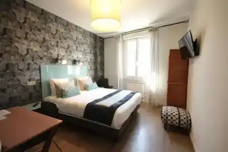 Hôtel Des Arts, Artisanal et Indépendant - 42