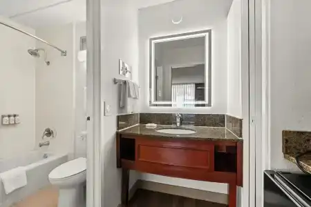 Vagabond Inn Executive Old Town - 46