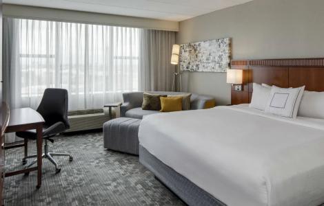 Courtyard by Marriott Boston Logan Airport - 5