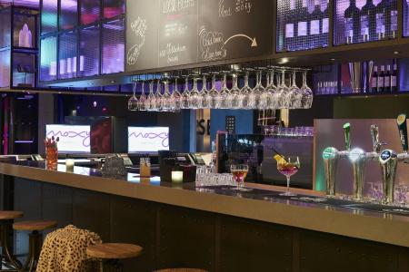 Moxy Amsterdam Schiphol Airport - 11