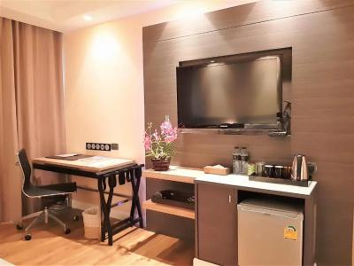 Amora Neoluxe Suites - 35