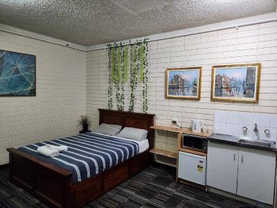 Adelaide Backpackers and Travellers Inn - 14