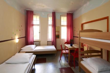 Three Little Pigs Hostel - Your Berlin Castle - 3