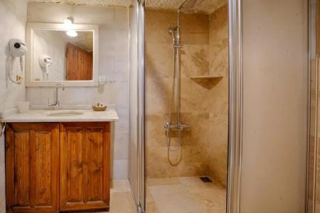 Tulip Cave Suites - 84