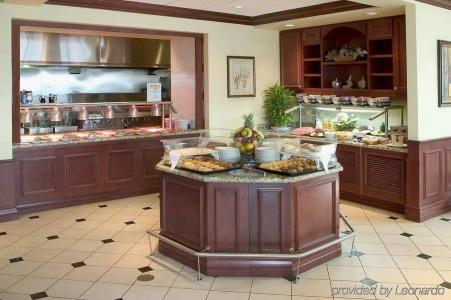 Hilton Garden Inn Montreal Airport - 11