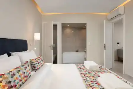 Bio Suites - 114