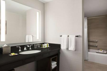 Hilton New Orleans / St. Charles Avenue - 49