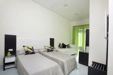 Sorrento Flats - 6