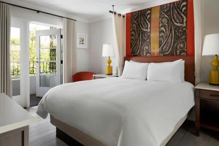 Triada, Autograph Collection - 23