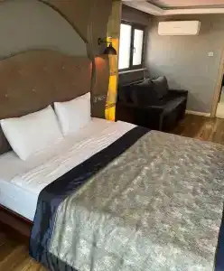 A Palace Suites - 137