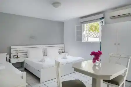 Zefi & Suites - 4