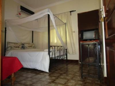 Fanaka Safaris Campsite & Lodges - 22