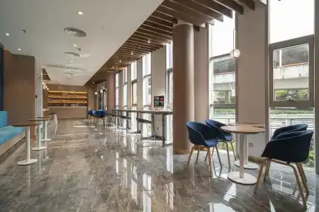 Holiday Inn Express Jinqiao Central, An Ihg - 10