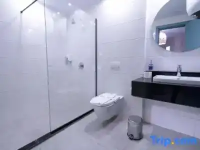 Redcon Suites - 176