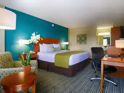 Best Western On The Bay Inn & Marina - 46