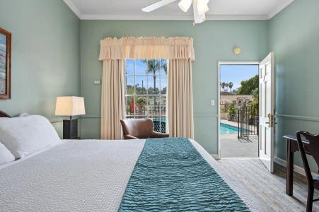 Lavender Inn by the Sea - 3