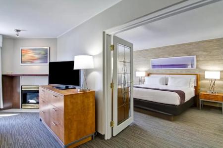 Rodeway Inn & Suites - 63