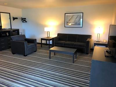 Super 8 by Wyndham Portland Airport - 29