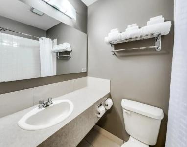 Heritage Inn & Convention Centre - - 22