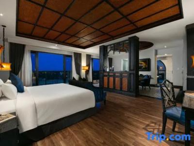 Shining Riverside & Spa - 118