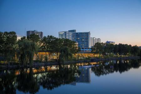 DoubleTree by Hilton City Center - 41