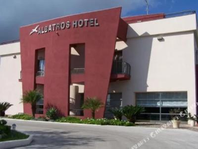 Albatros - 0