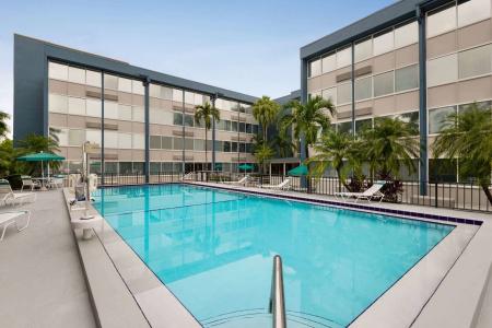 Days Inn by Wyndham Miami International Airport - 20