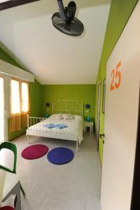 Sunflower Beach Backpacker Hostel - 47