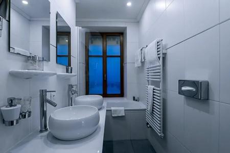La Cour Des Augustins Boutique Gallery Design - 82