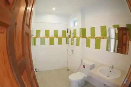 Wandee Bed & Breakfast - 8