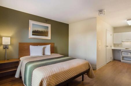 HomeTowne Studios by Red Roof Denver - Glendale/ Cherry Creek - 18