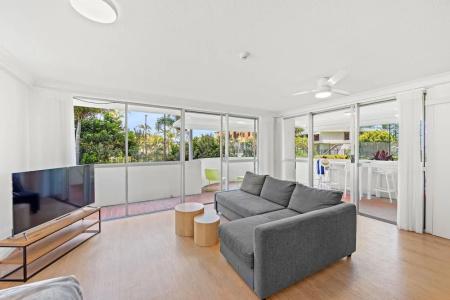 Burleigh Beach Tower - 39