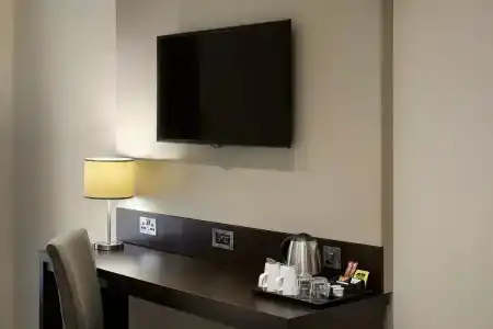Premier Inn East - 4