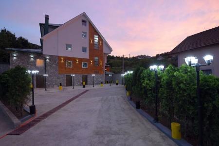 Dream House & Spa - 12