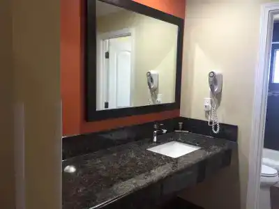 Convention Center Inn & Suites - 19