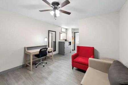 Country Inn & Suites by Radisson, West, KS - 89
