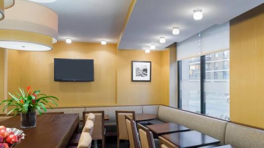 Hampton Inn Seaport Financial District - 17