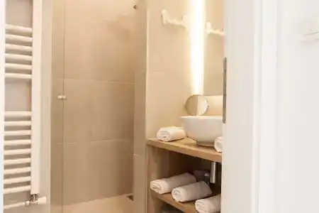 Tesla Boutique  & Rooms - 8