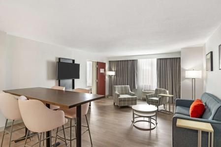 Best Western Premier City Gateway - 82