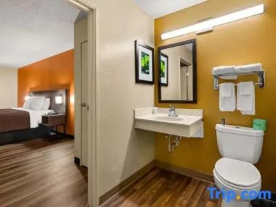 Extended Stay America Suites - - Hanes Mall Blvd - 40
