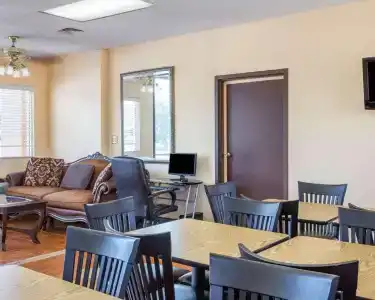 Econo Inn & Suites - 20