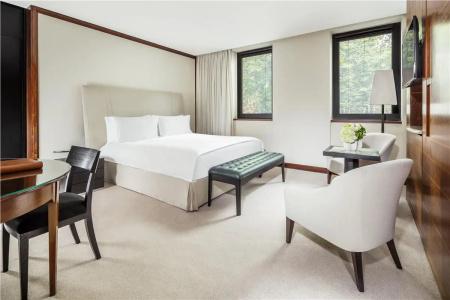 Como The Halkin - 2