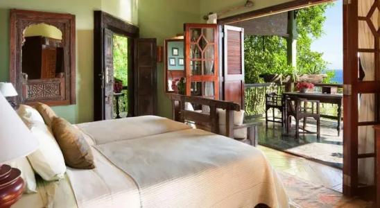 Residence on the Rocks - 1