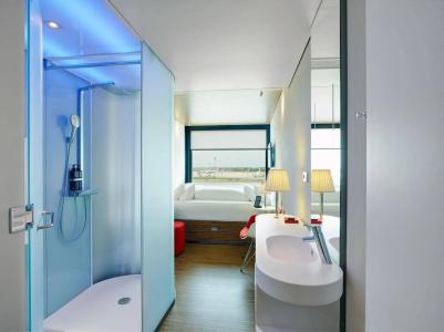 citizenM Paris Charles de Gaulle Airport - 3