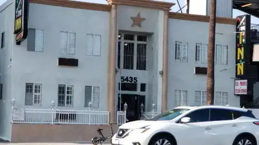 Hollywood Stars Inn - 0