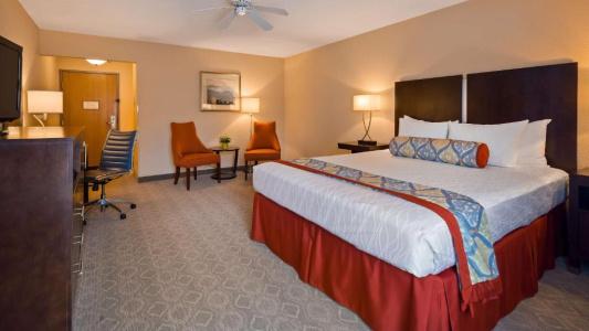 Best Western Plus Inn - 38