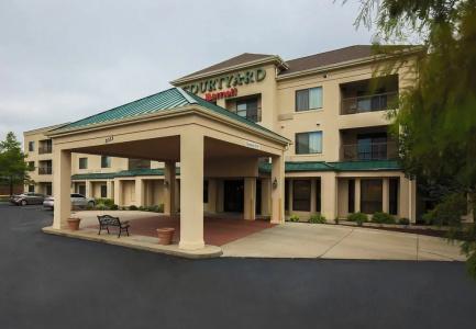 Courtyard by Marriott - 16